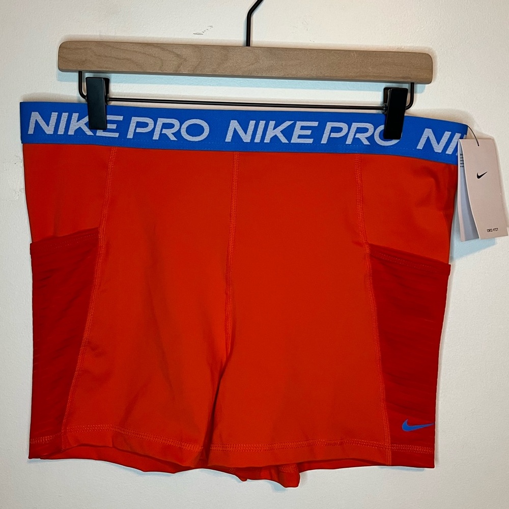 Nike Pro 3” High-Waisted Training Shorts w/ Pockets - M